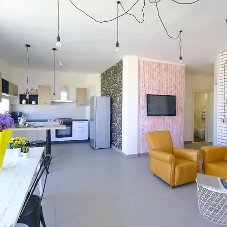 Essential * Casarano