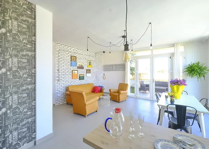 Essential בית נופש