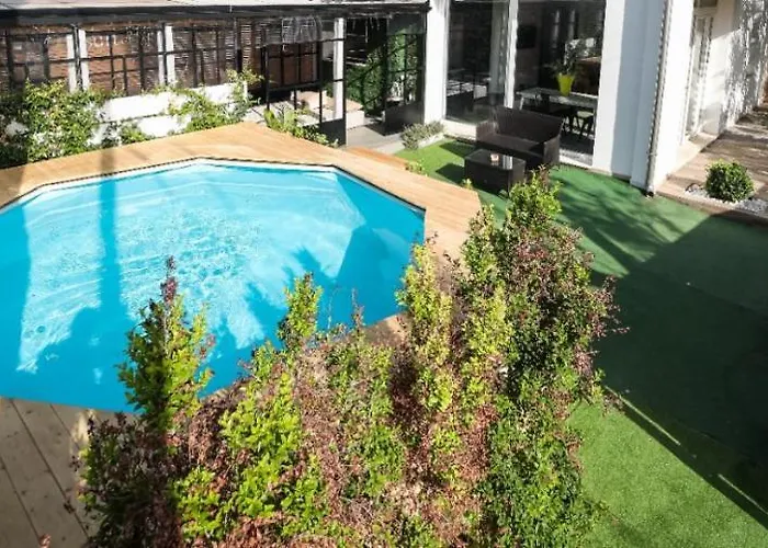 Essential בית נופש